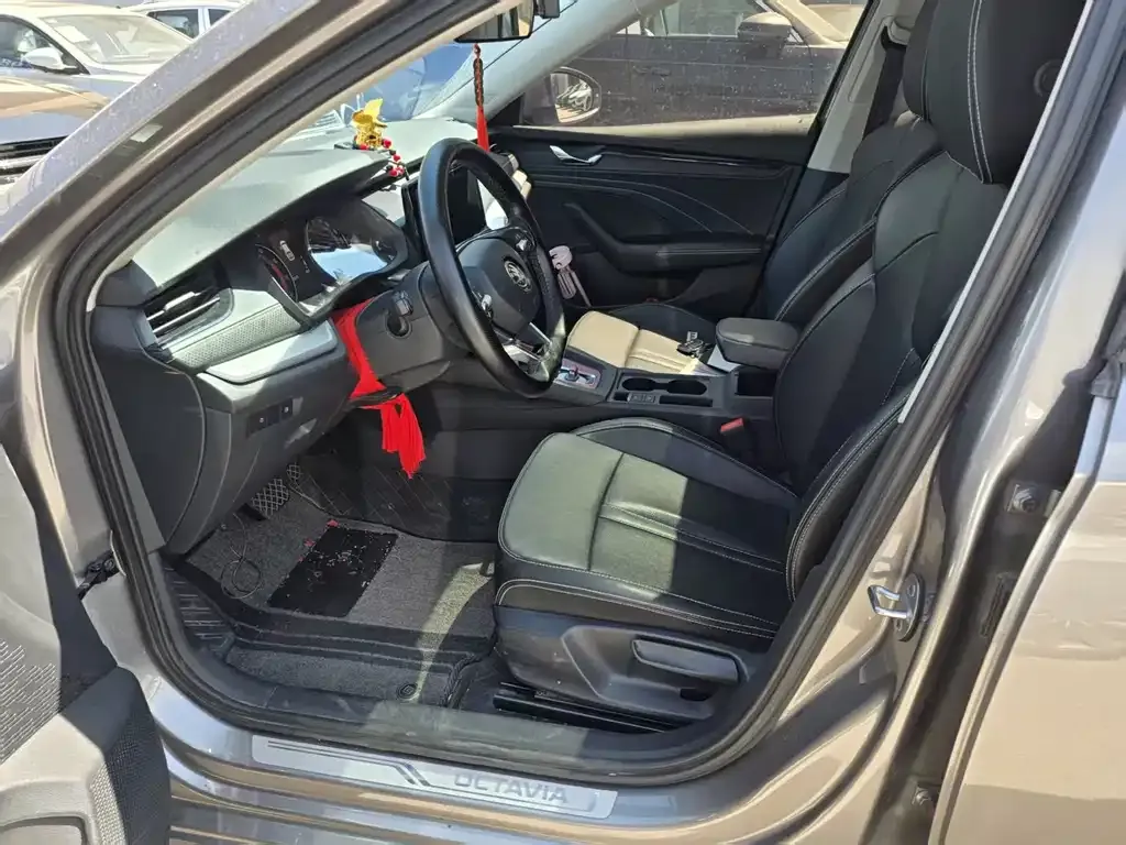 Skoda Octavia — фото 7