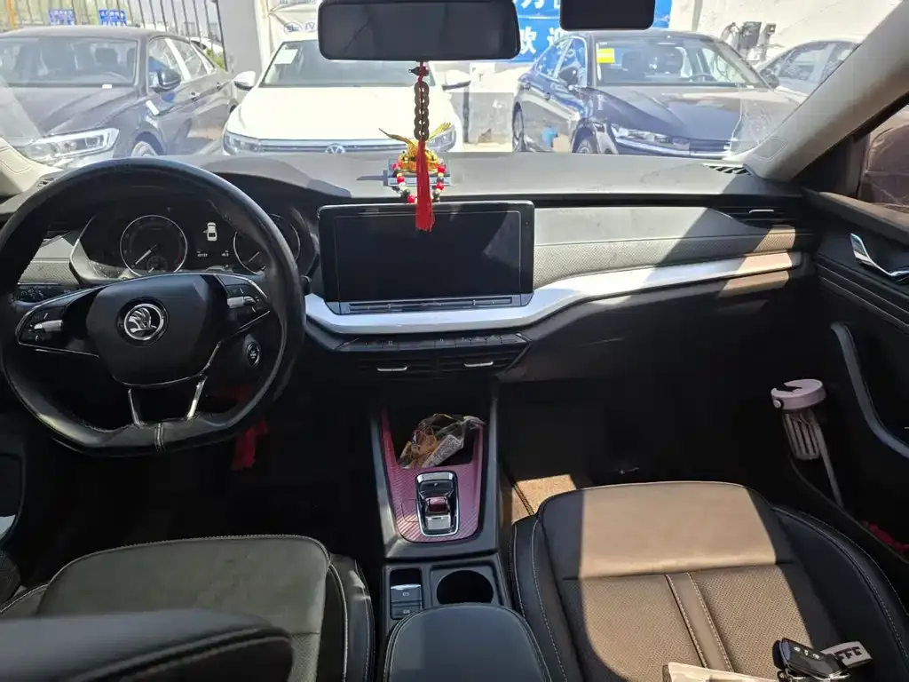 Skoda Octavia — фото 2