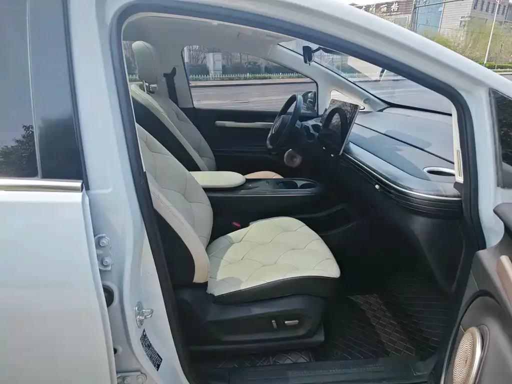 Baojun Yunduo 2024 из CN, фото 2