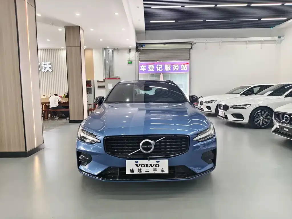 Volvo V60 2021 из CN, фото 2