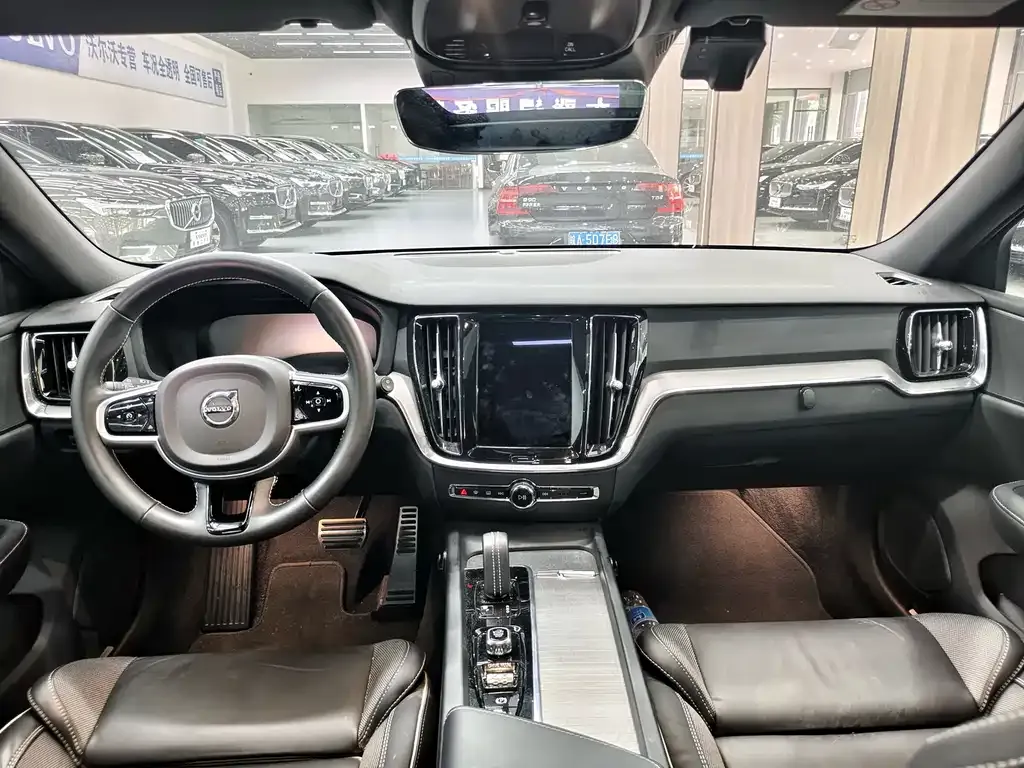 Volvo V60 2021 из CN, фото 6