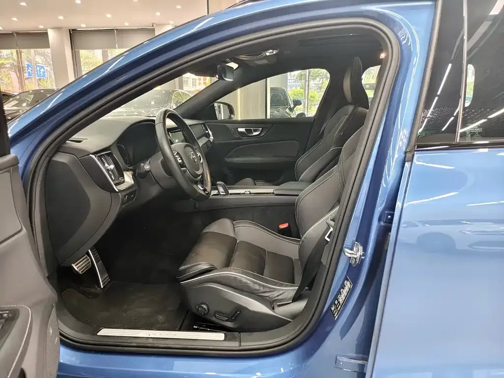 Volvo V60 2021 из CN, фото 5