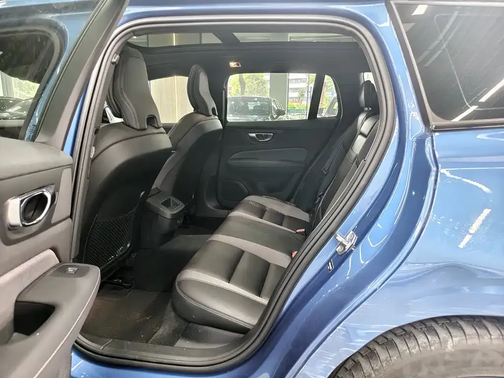 Volvo V60 2021 из CN, фото 7