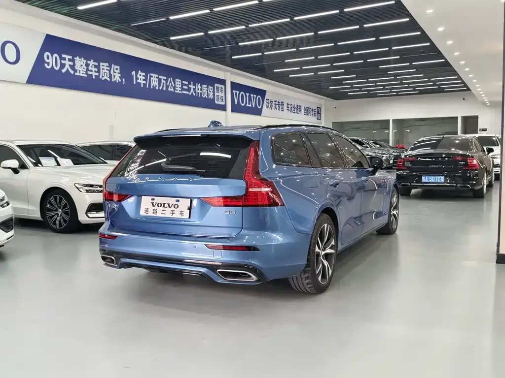 Volvo V60 2021 из CN, фото 4