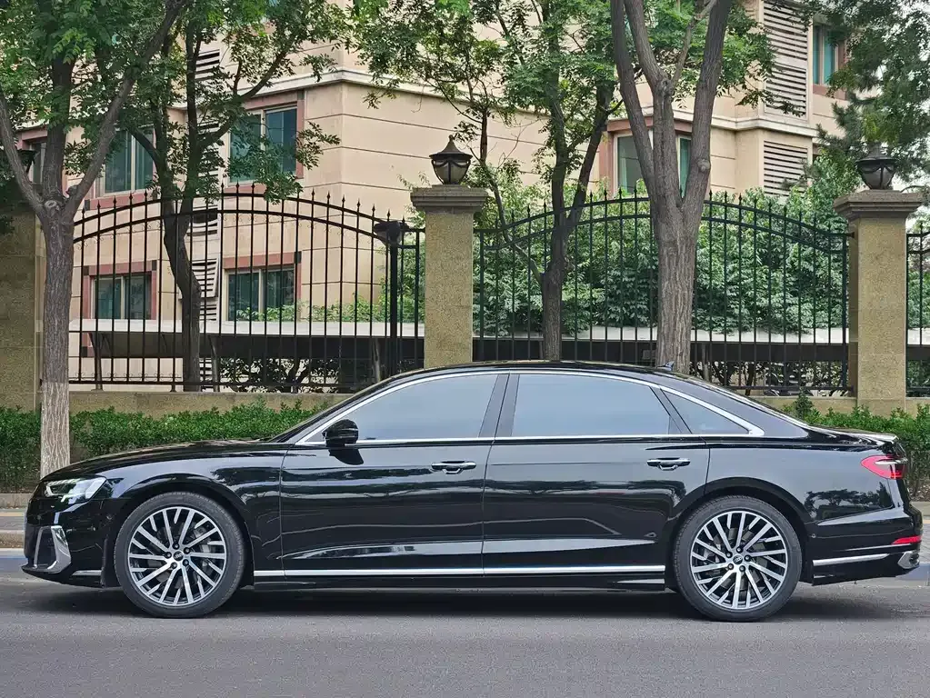 Audi A8 — фото 4