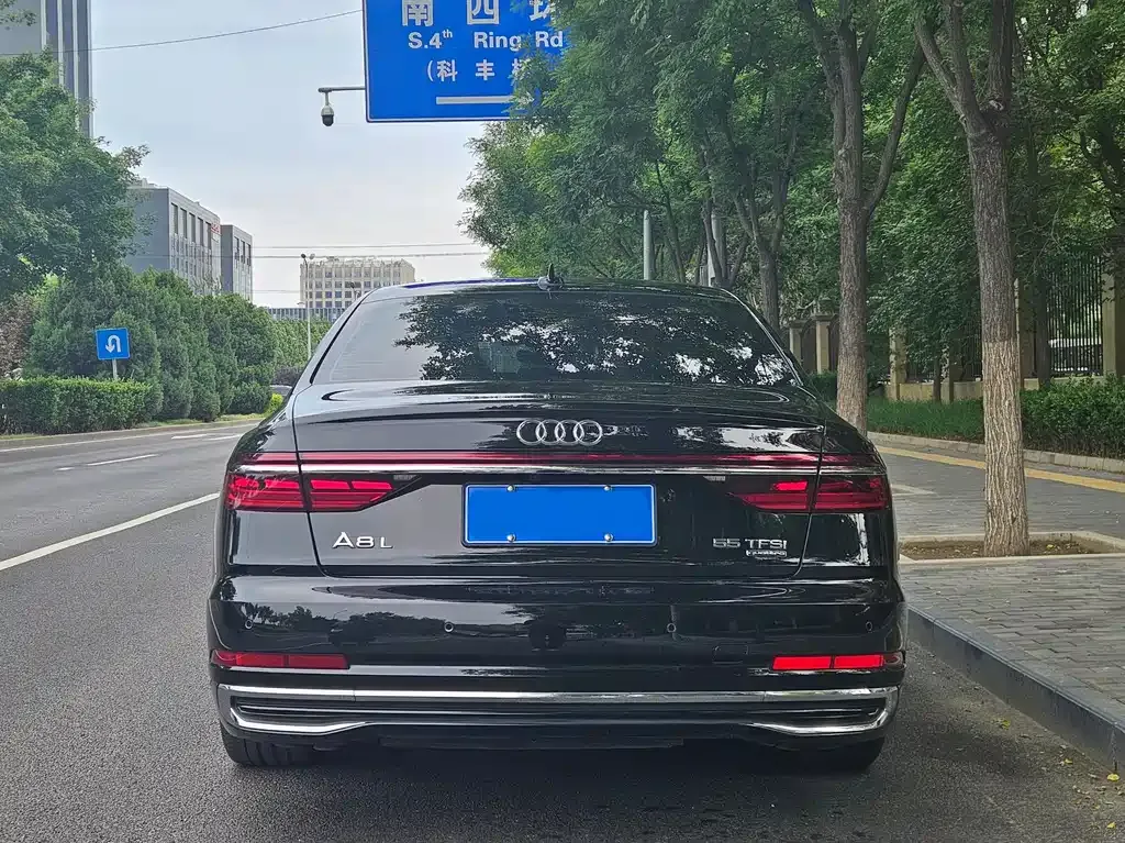 Audi A8 — фото 8