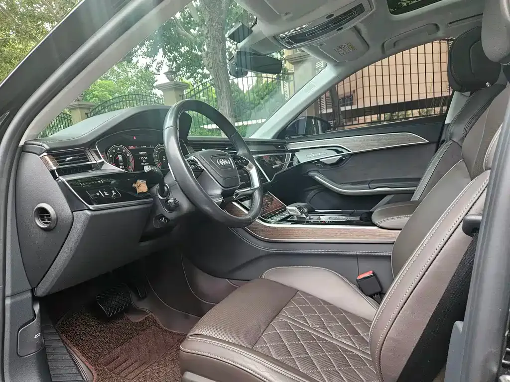 Audi A8 — фото 3