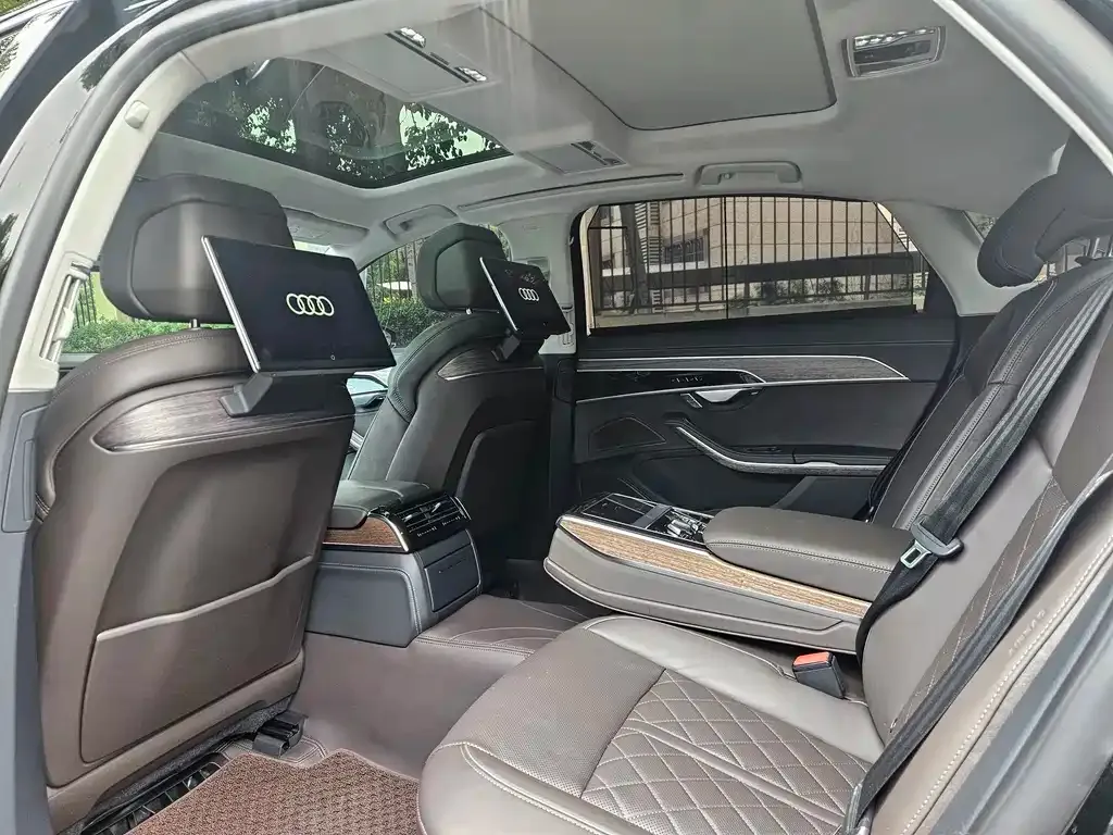 Audi A8 — фото 6