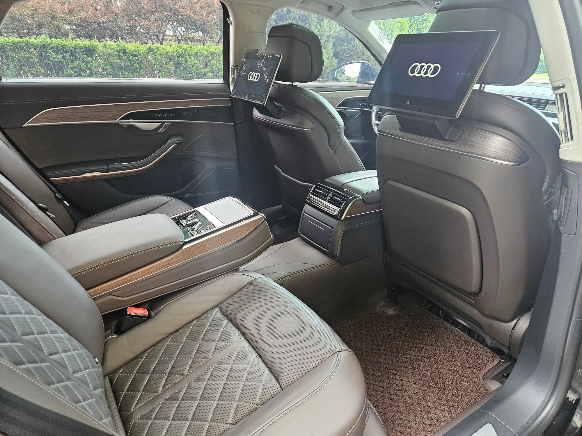 Audi A8 — фото 10