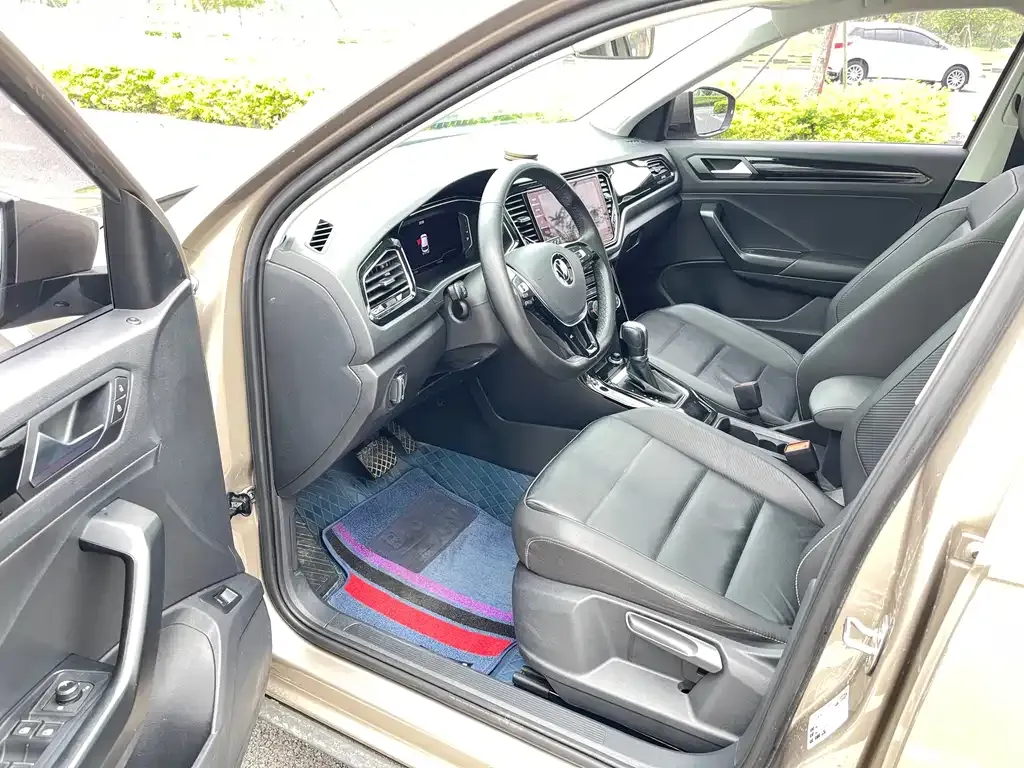 Volkswagen T-Roc 2021 из CN, фото 2