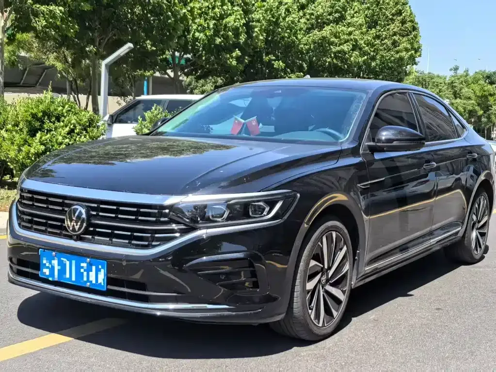 Volkswagen Passat — фото 1