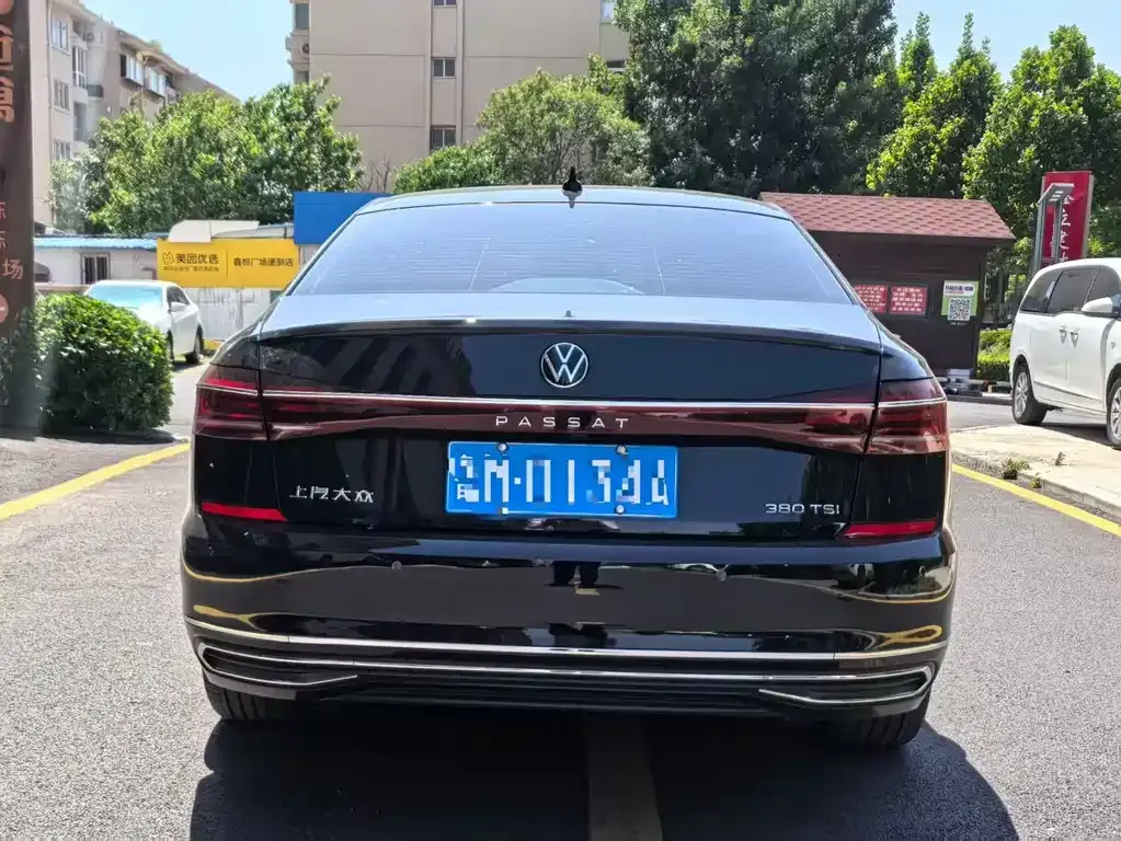 Volkswagen Passat — фото 8