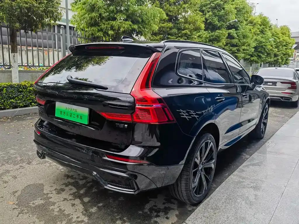 Volvo XC60 PHEV — фото 10