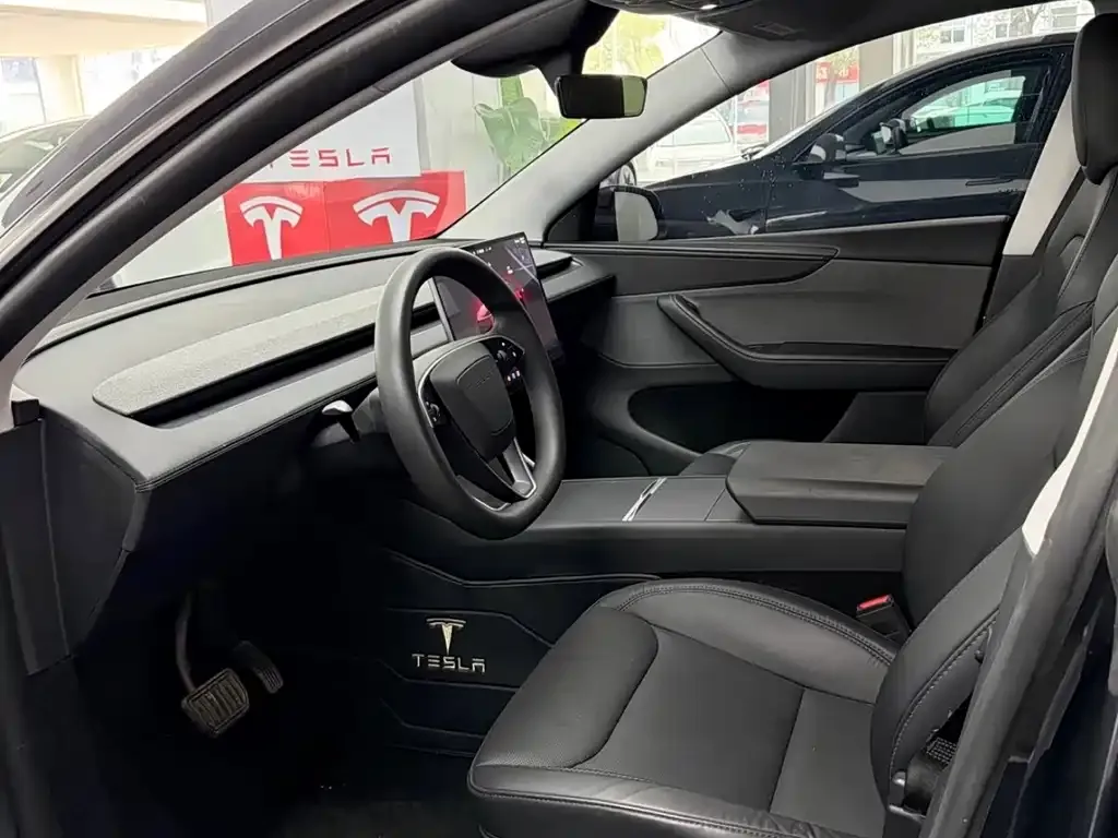 Tesla Model Y — фото 6