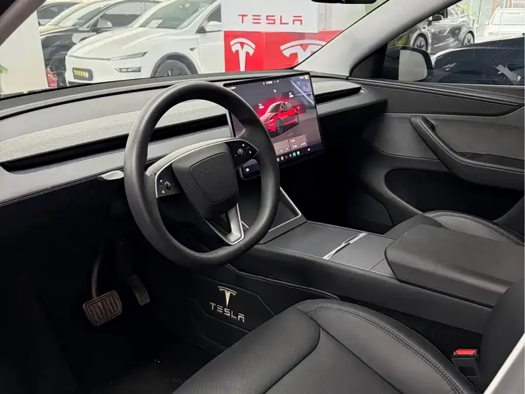 Tesla Model Y — фото 3