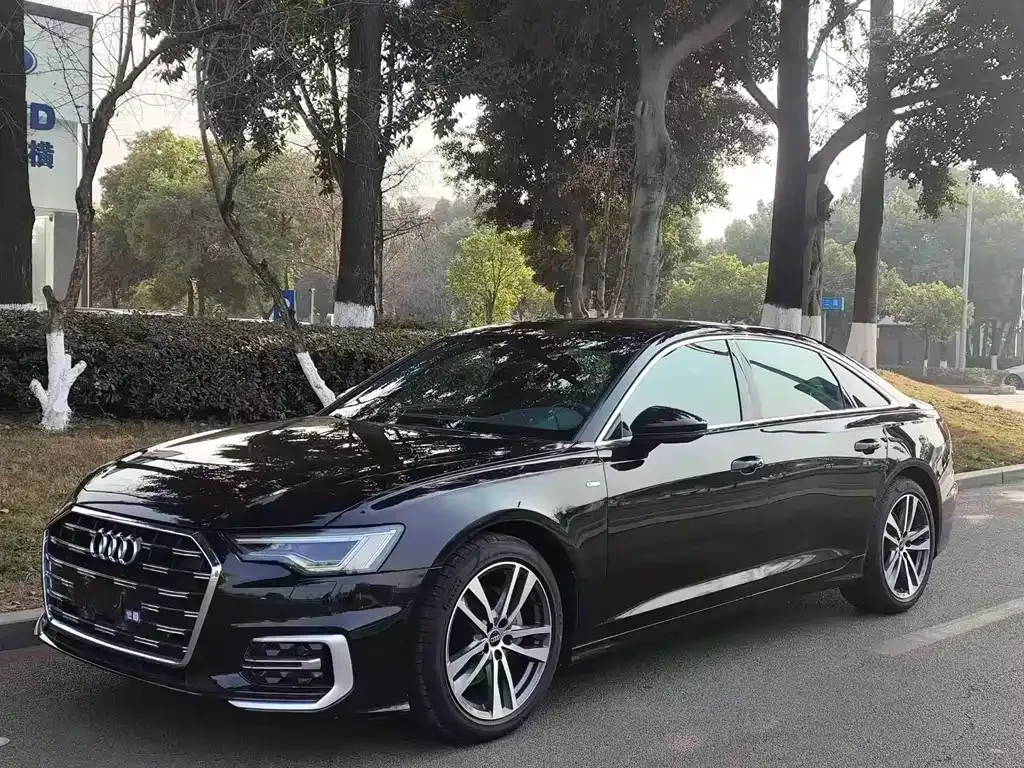 Audi A6L — фото 1