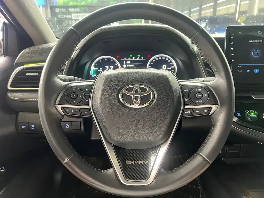 Toyota Camry — фото 2