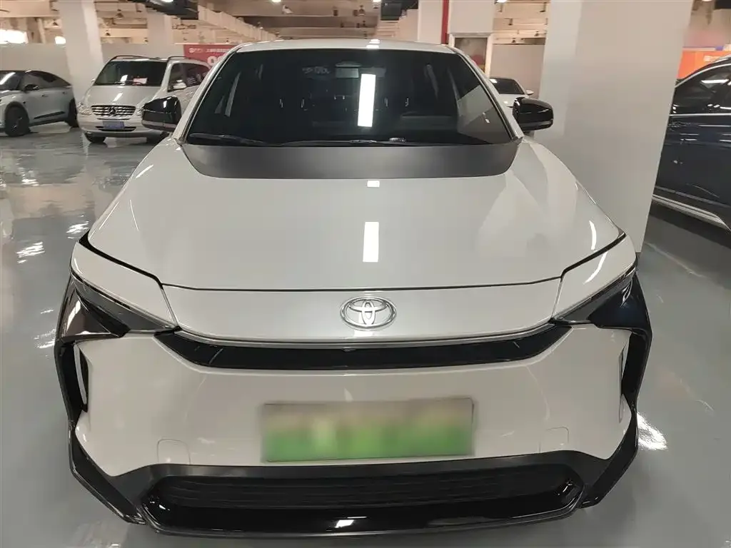 Toyota bZ4X 2023 из CN, фото 3
