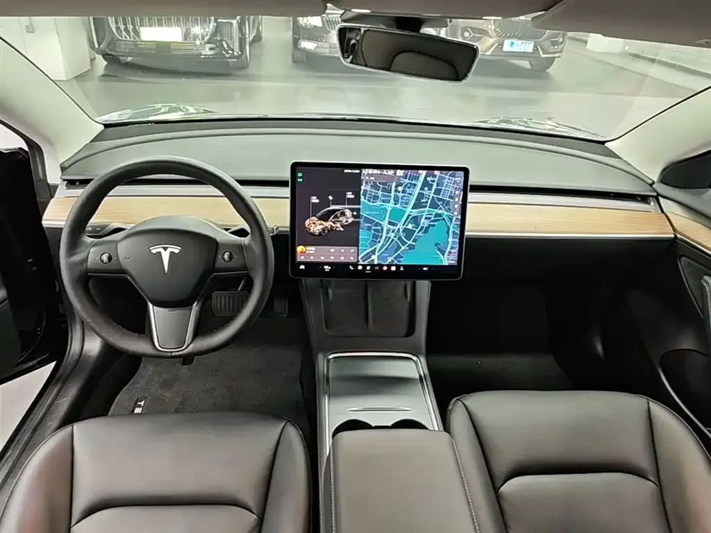 Tesla Model 3 — фото 6