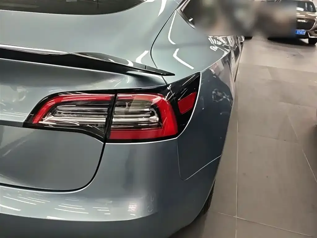 Tesla Model 3 — фото 4
