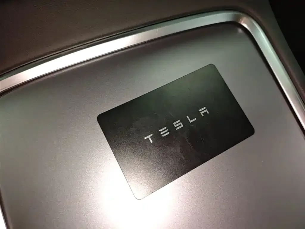 Tesla Model 3 — фото 7