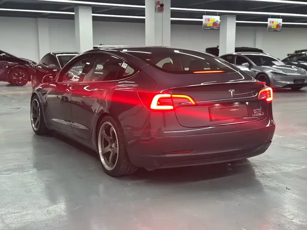 Tesla Model 3 — фото 8
