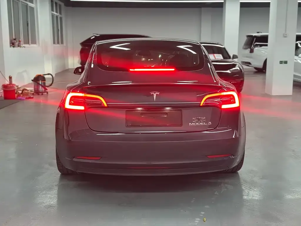 Tesla Model 3 — фото 3