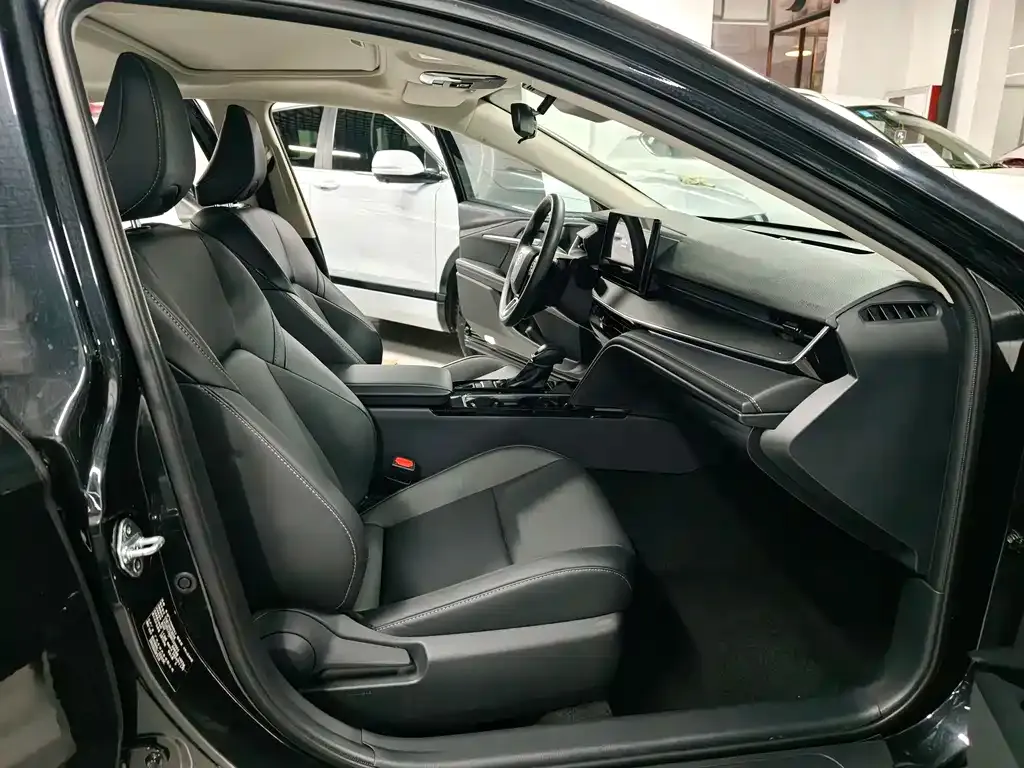 Toyota Camry 2024 из CN, фото 9