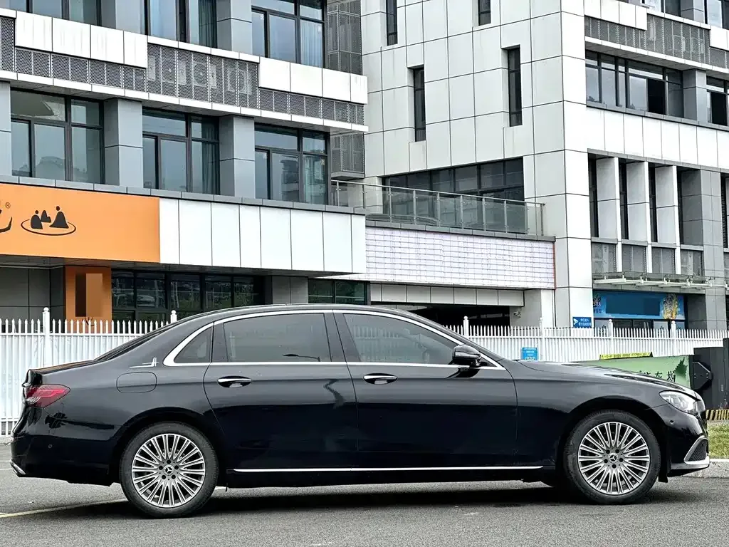 Mercedes-Benz E-Class — фото 8