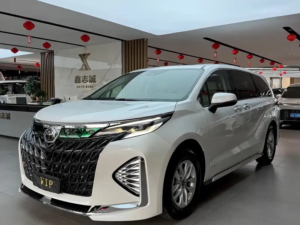 Toyota Granvia — фото 1