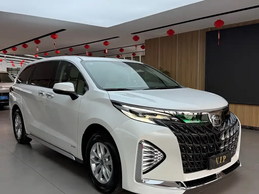 Toyota Granvia — фото 4