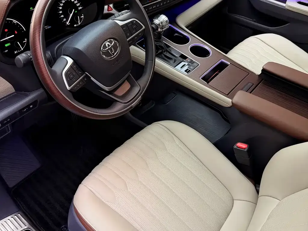 Toyota Granvia — фото 10