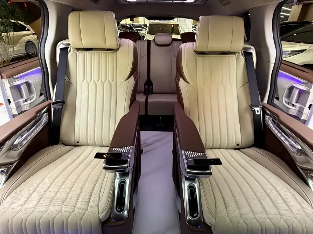 Toyota Granvia — фото 9