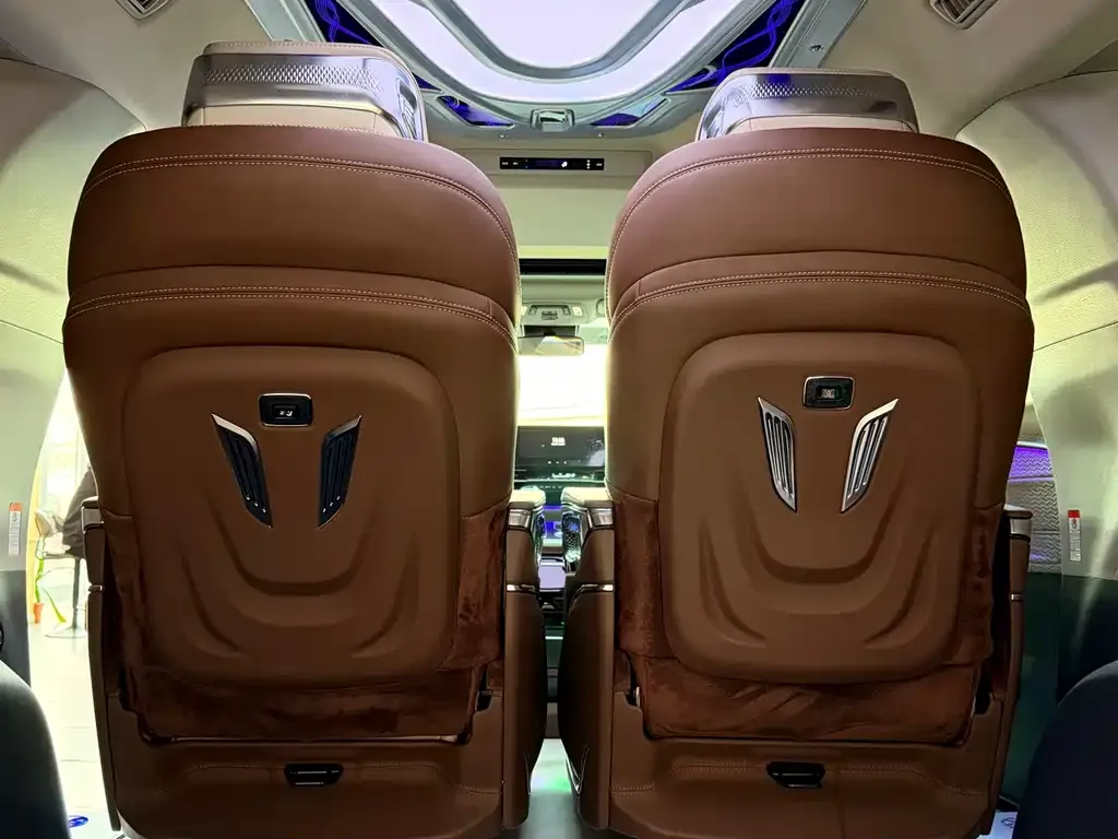 Toyota Granvia — фото 3