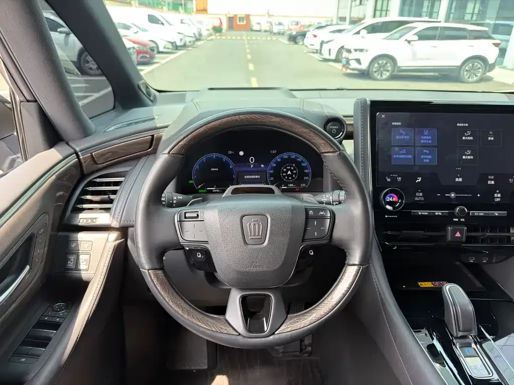 Toyota Vellfire — фото 10
