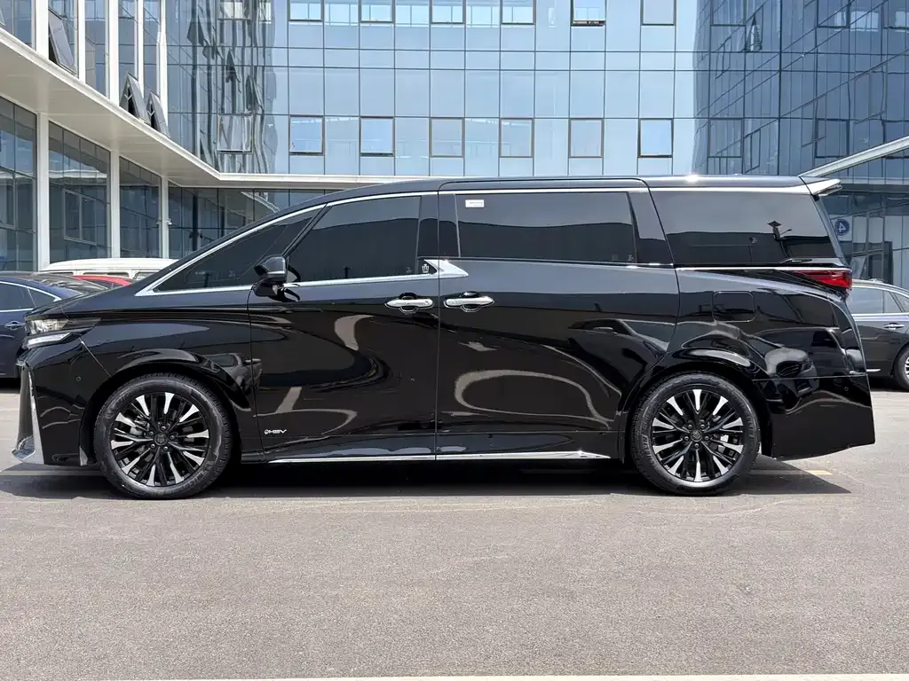 Toyota Vellfire — фото 8