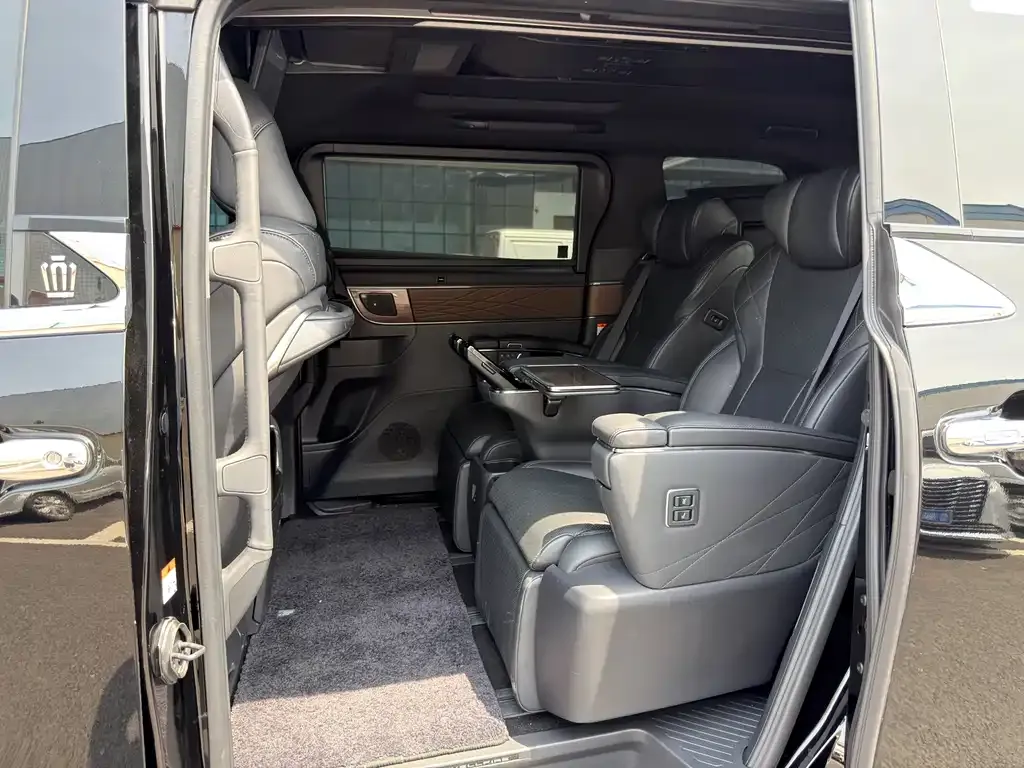 Toyota Vellfire — фото 5