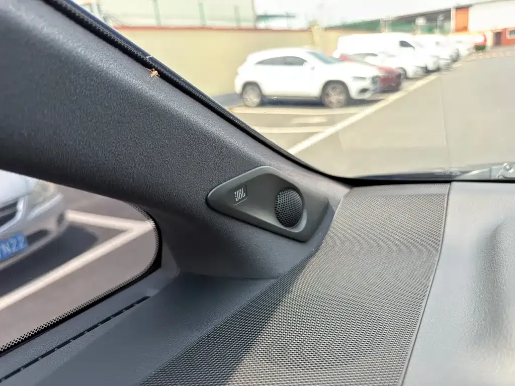 Toyota Vellfire — фото 9