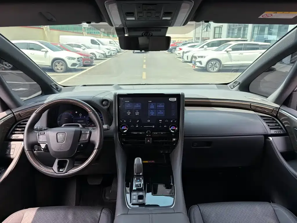 Toyota Vellfire — фото 2