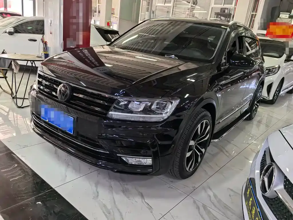 Volkswagen Tiguan L — фото 1