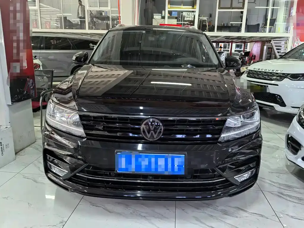 Volkswagen Tiguan L — фото 10