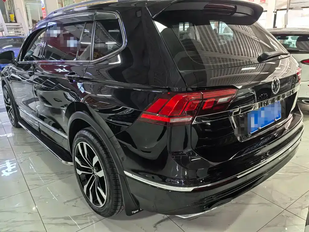 Volkswagen Tiguan L — фото 9