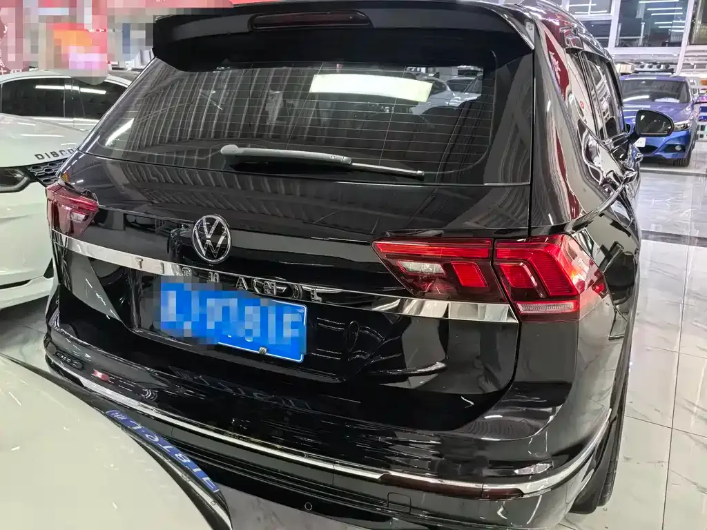 Volkswagen Tiguan L — фото 2
