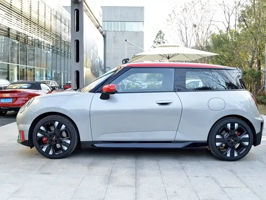 MINI JCW Electric 2025 из CN, фото 2