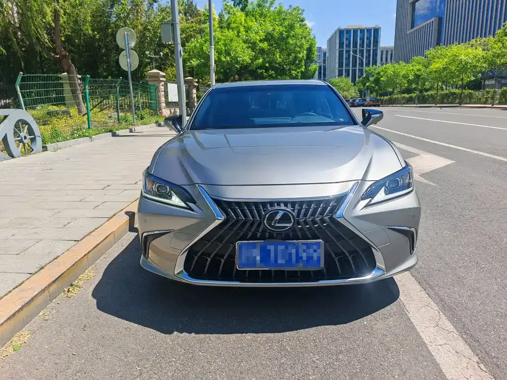 Lexus ES — фото 10