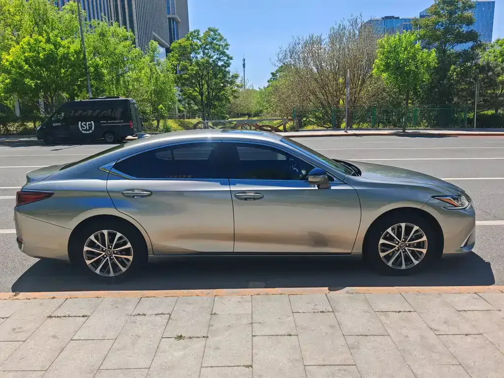 Lexus ES — фото 5