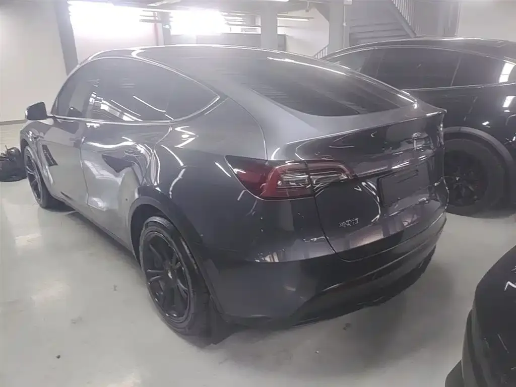 Tesla Model Y — фото 7