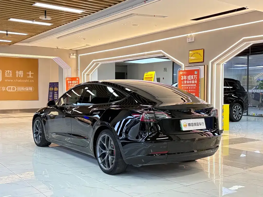 Tesla Model 3 — фото 3