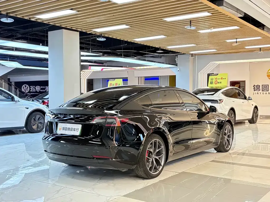 Tesla Model 3 — фото 4