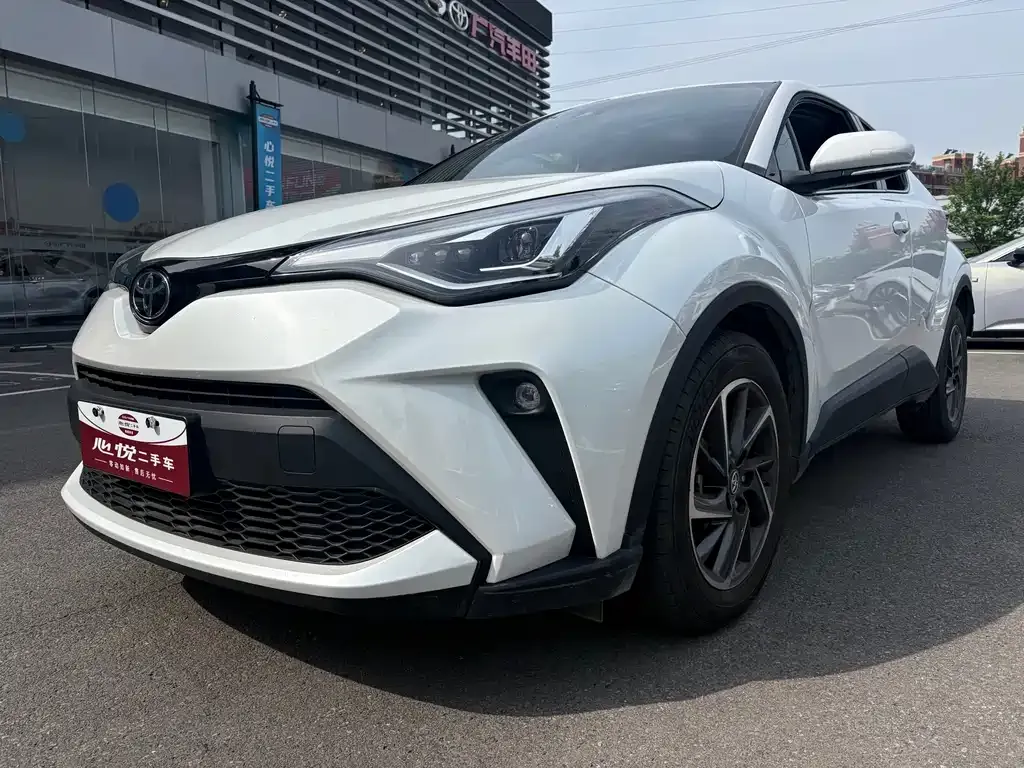 Toyota C-HR — фото 1